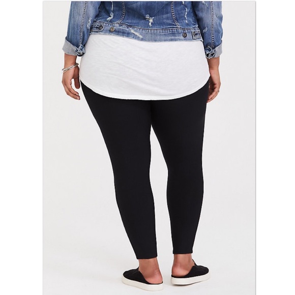 Plus Size Leggings 🖤 - Picture 4 of 5